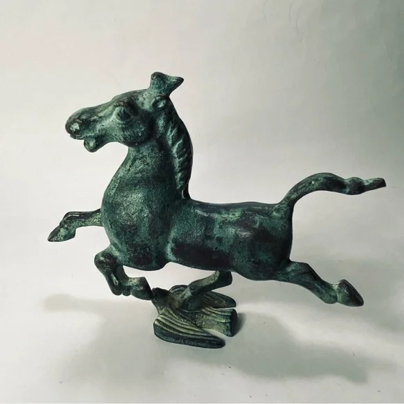 5 1/2" Vintage Reproduction of the Flying Horse of Gansu Statue Green Patina - Picture 2 of 16